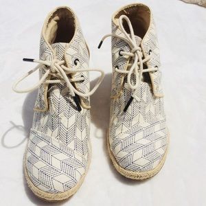 Toms Cream & Navy Ikat Print Wedges